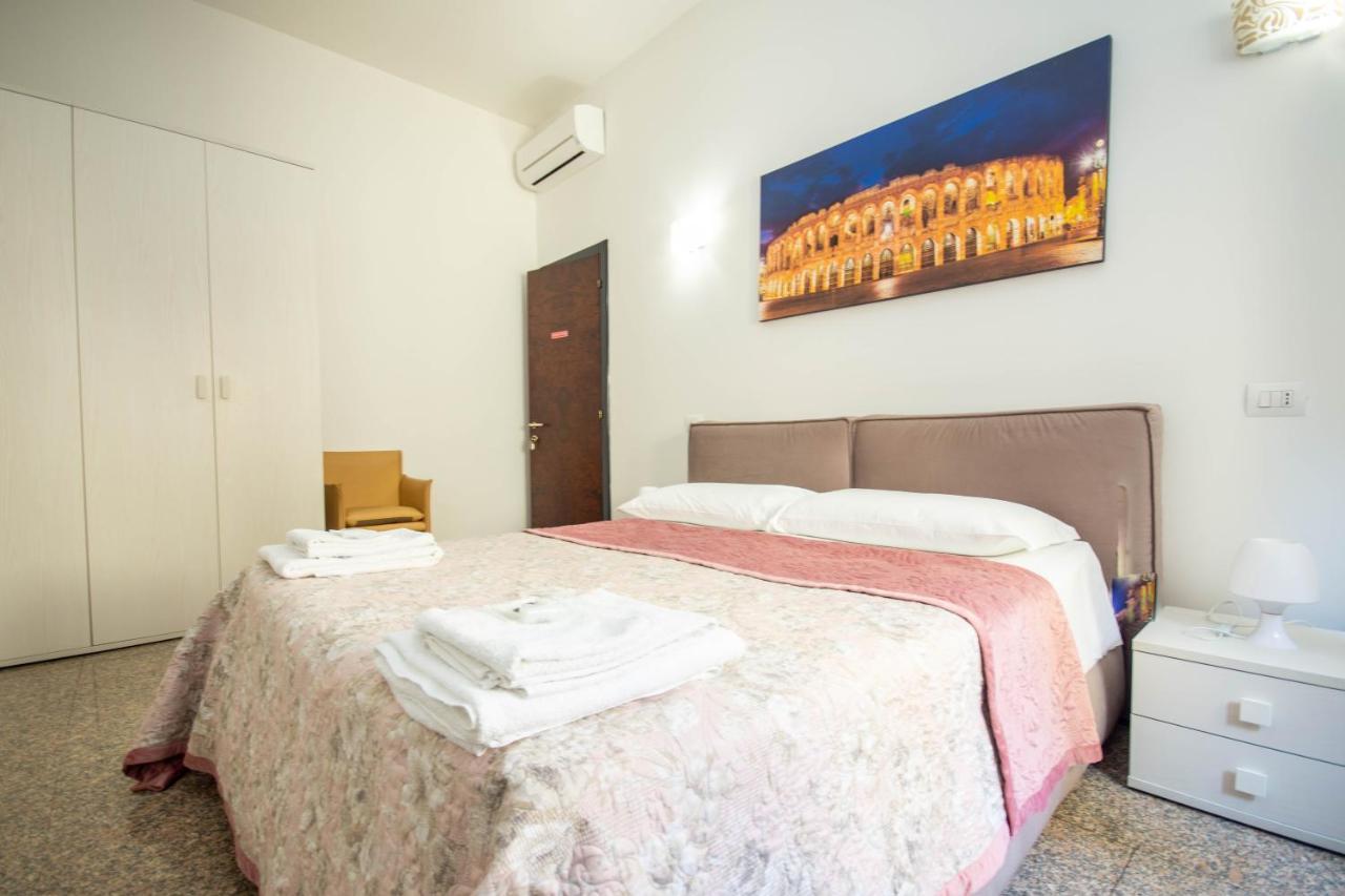 Residenza Bra Rooms เวโรนา ภายนอก รูปภาพ