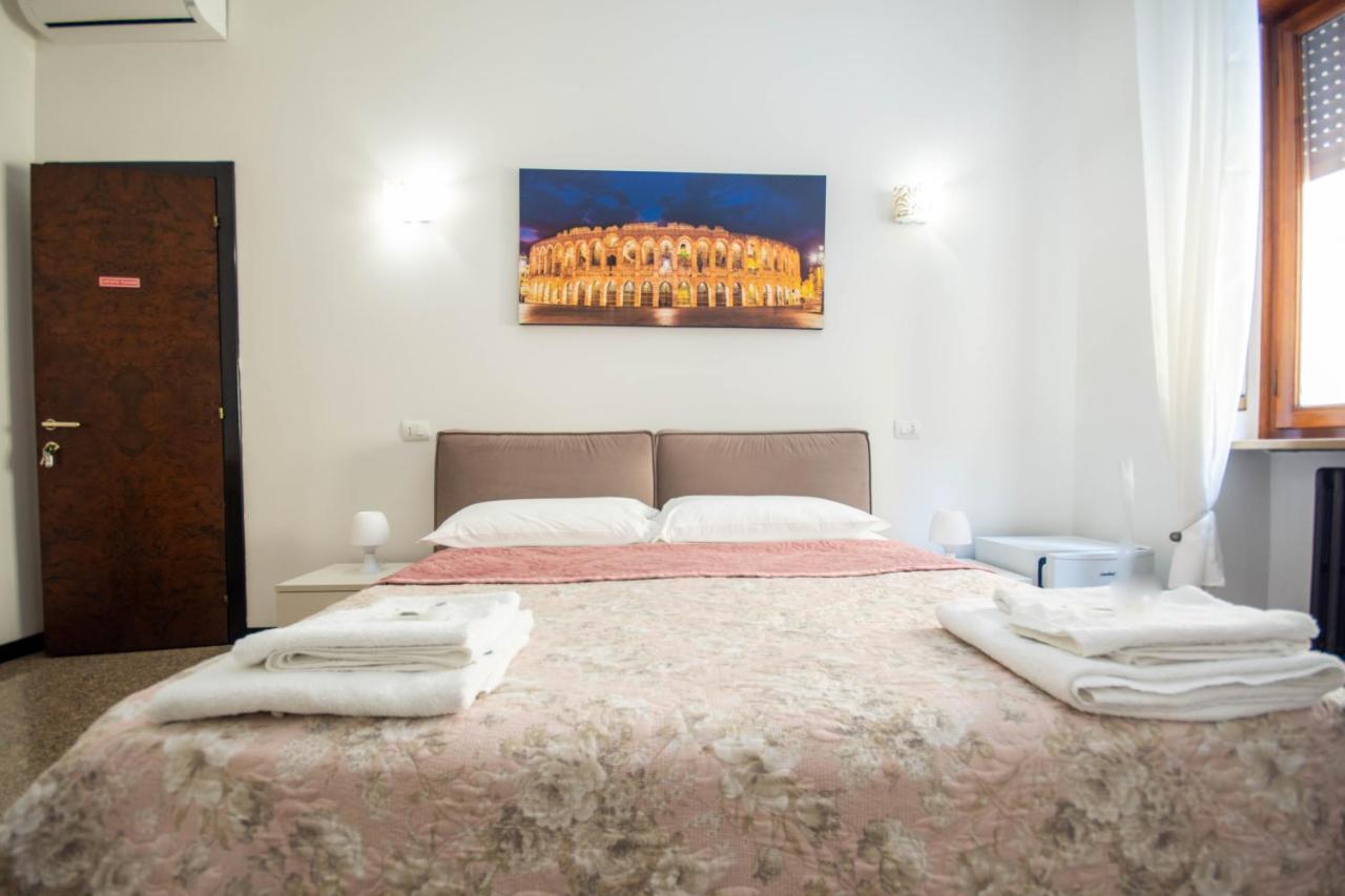 Residenza Bra Rooms เวโรนา ภายนอก รูปภาพ