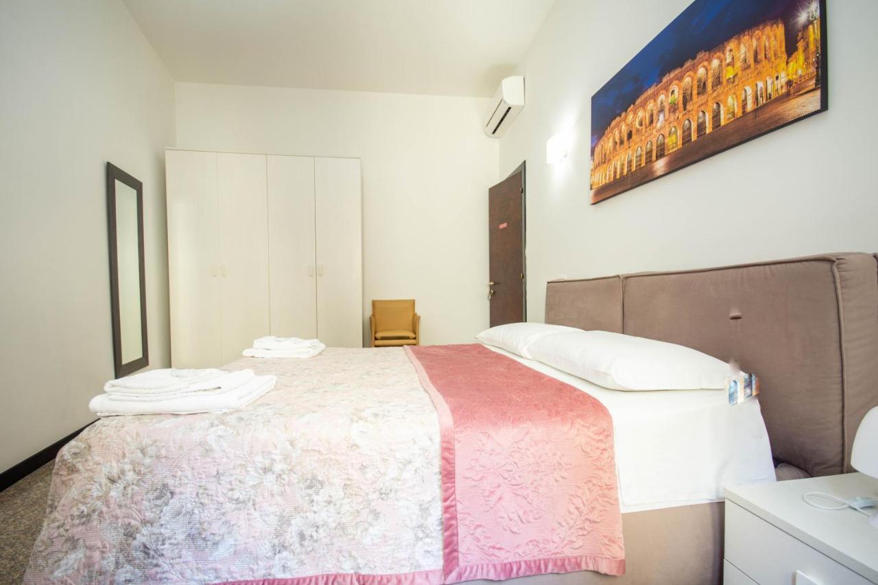 Residenza Bra Rooms เวโรนา ภายนอก รูปภาพ
