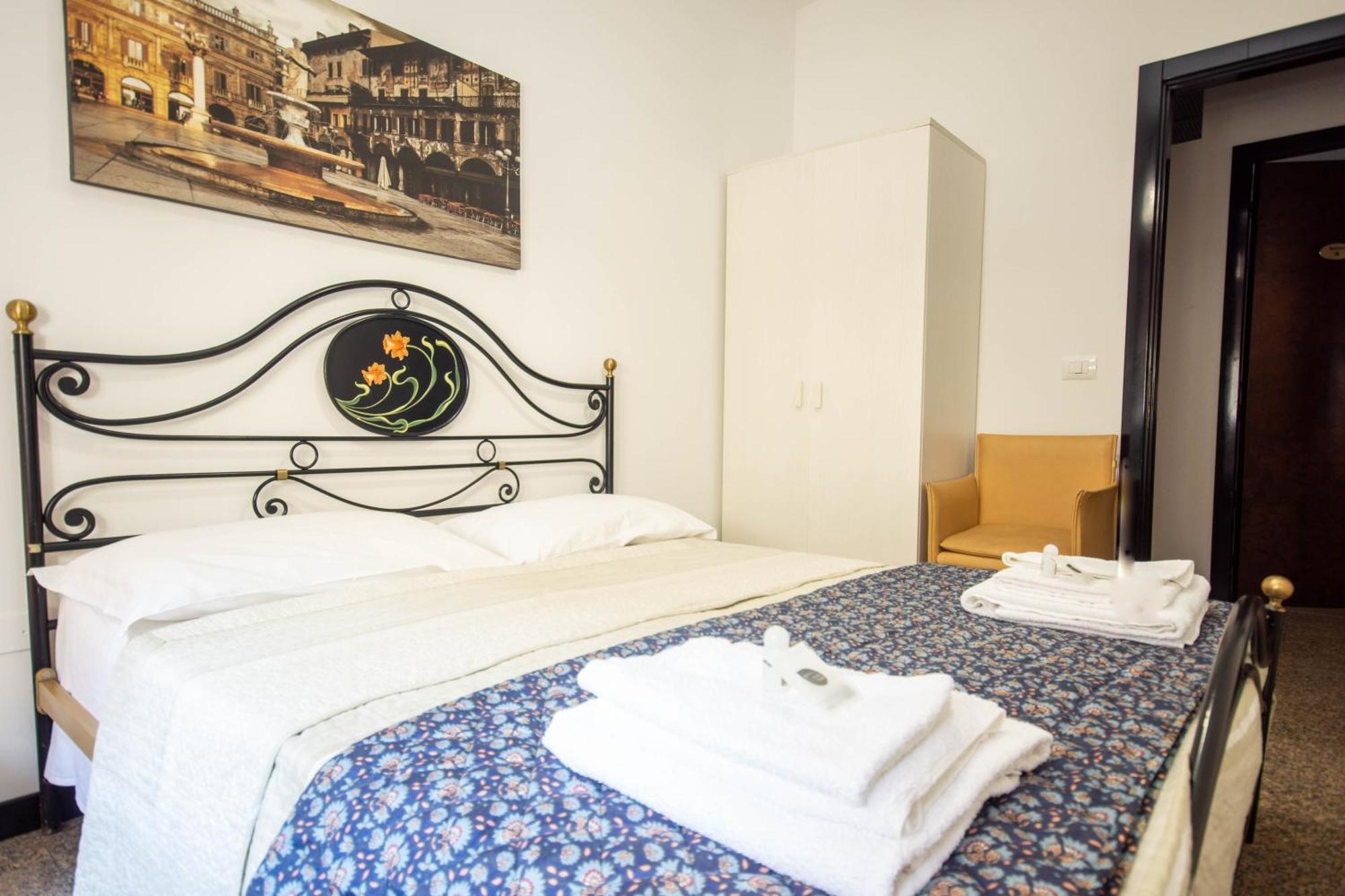 Residenza Bra Rooms เวโรนา ภายนอก รูปภาพ