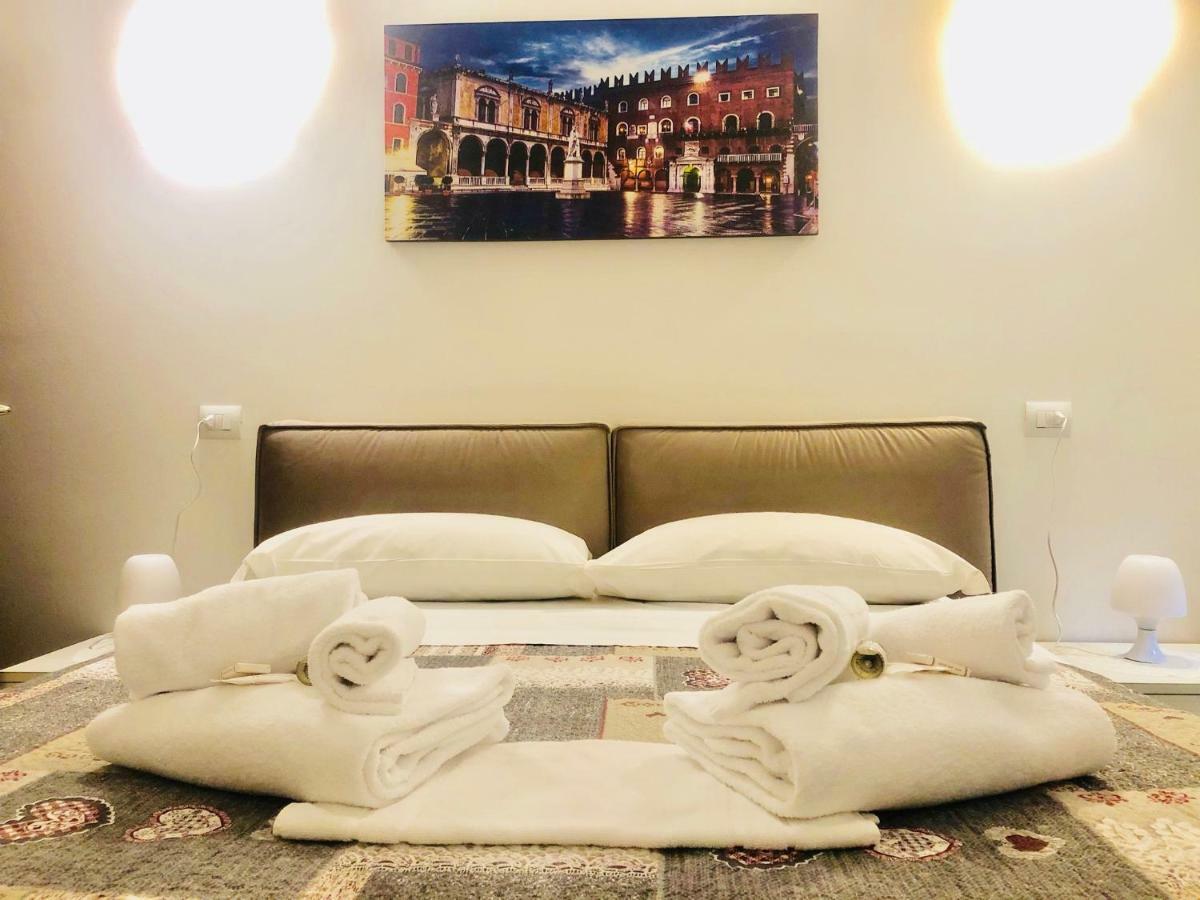 Residenza Bra Rooms เวโรนา ภายนอก รูปภาพ