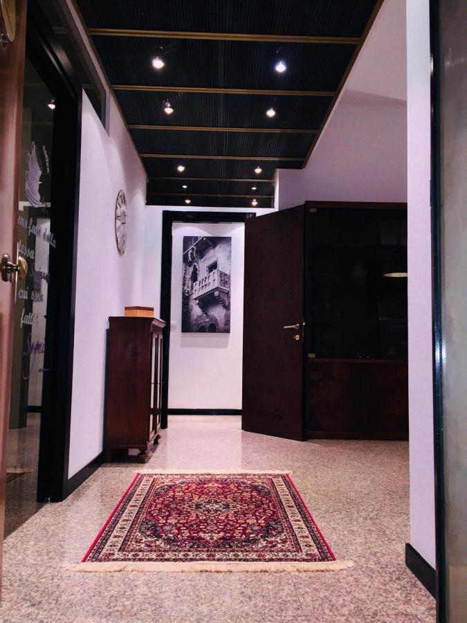 Residenza Bra Rooms เวโรนา ภายนอก รูปภาพ